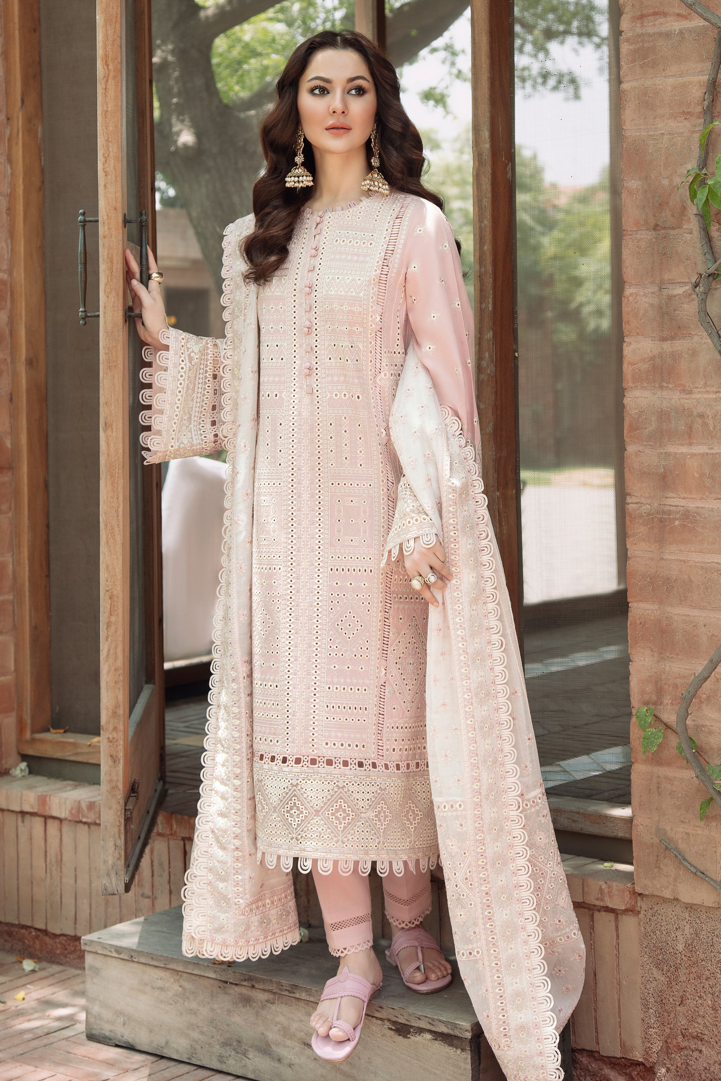 EMBROIDERED LUXURY LAWN SL22-D5