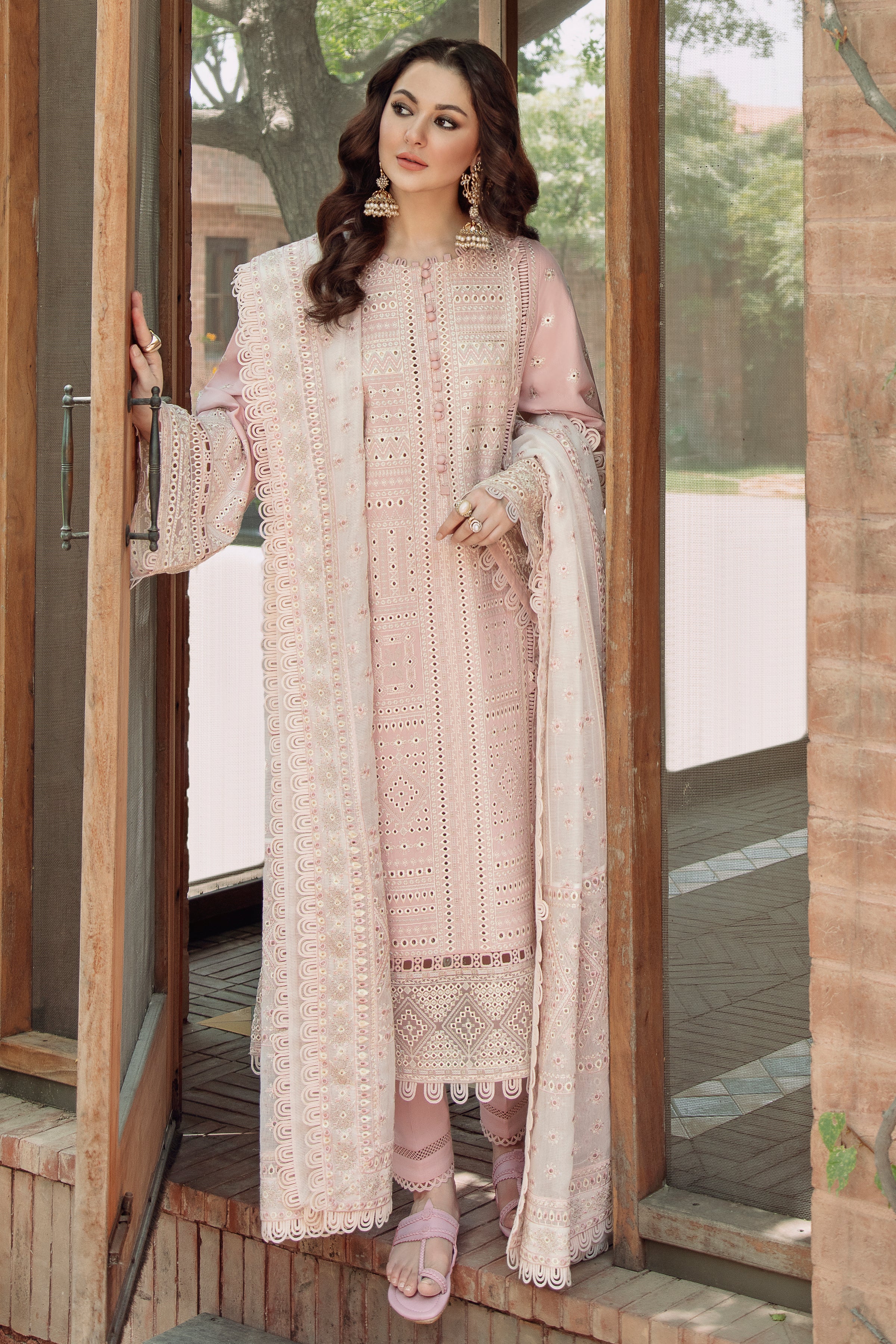 EMBROIDERED LUXURY LAWN SL22-D5