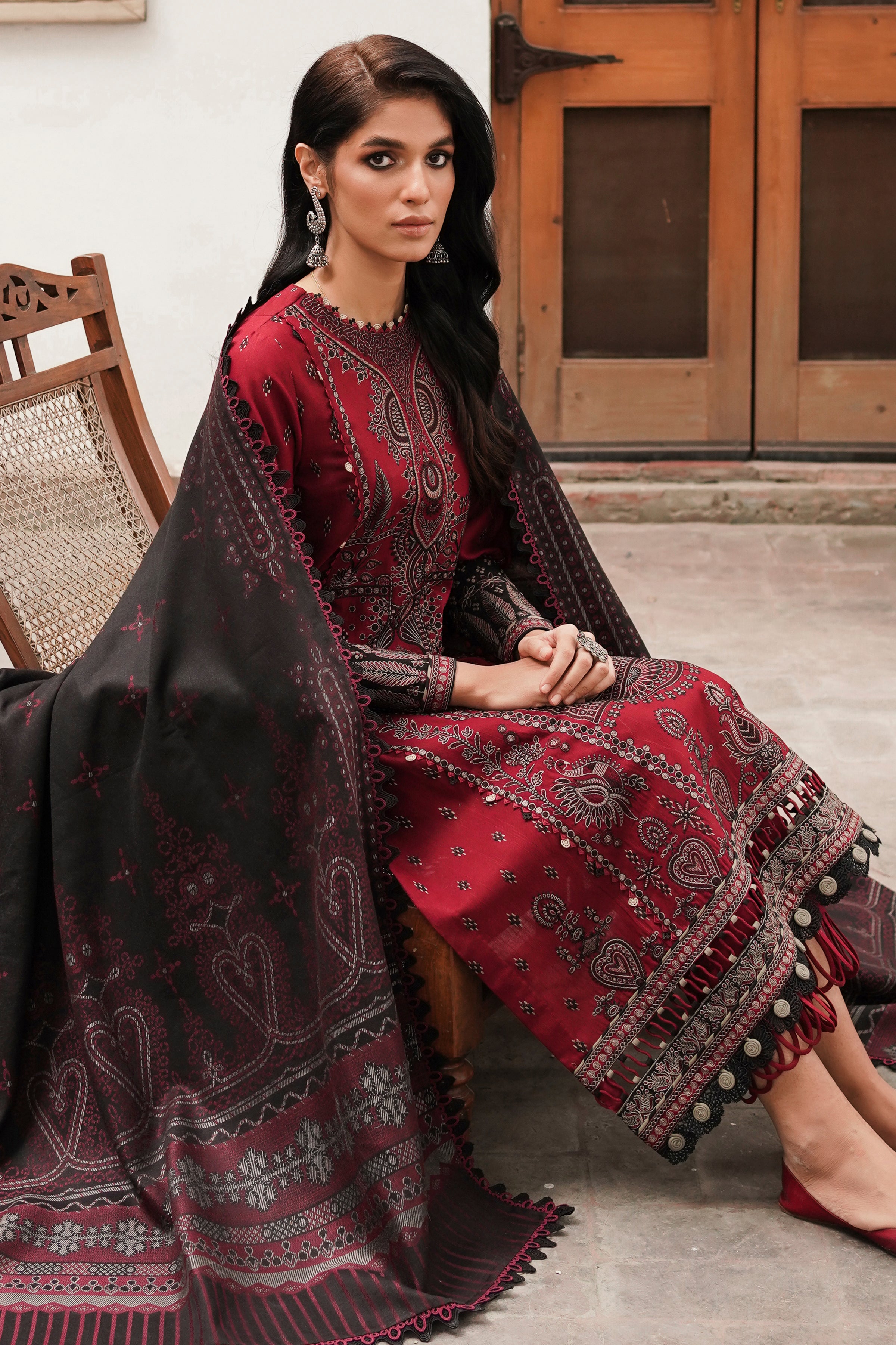 EMBROIDERED SLUB KHADDAR UW-0075